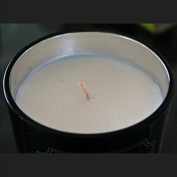 DW HOME CANDLE CHRISTMAS TREE RICHLY SCENTED NEW - Picture 2 of 3